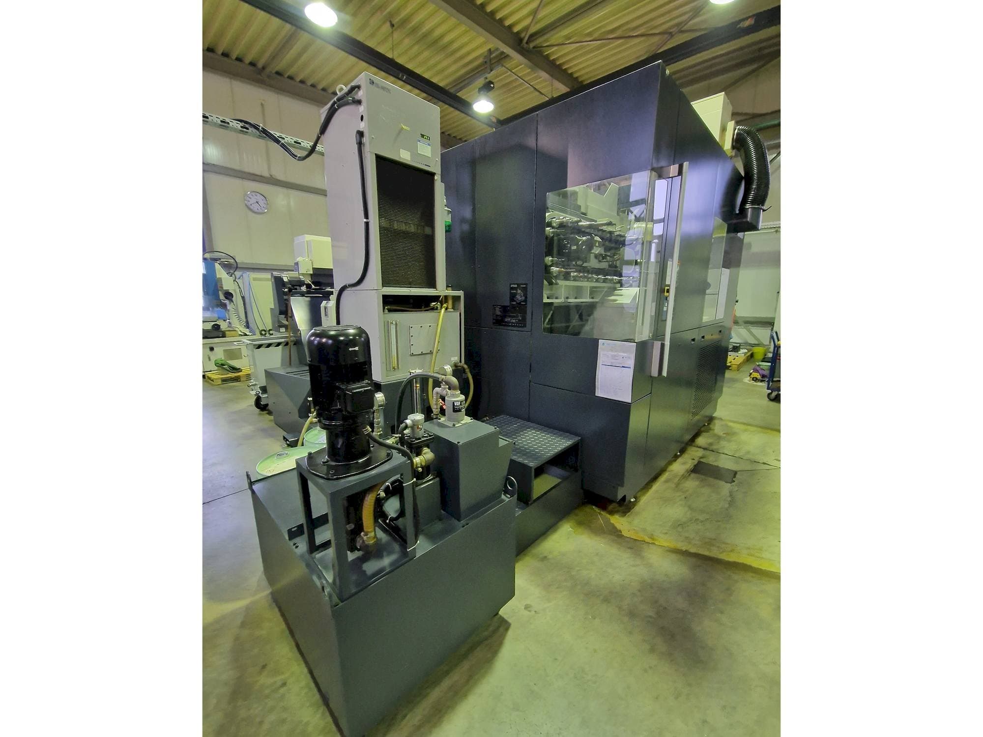 Вид станка Makino F9  спереди
