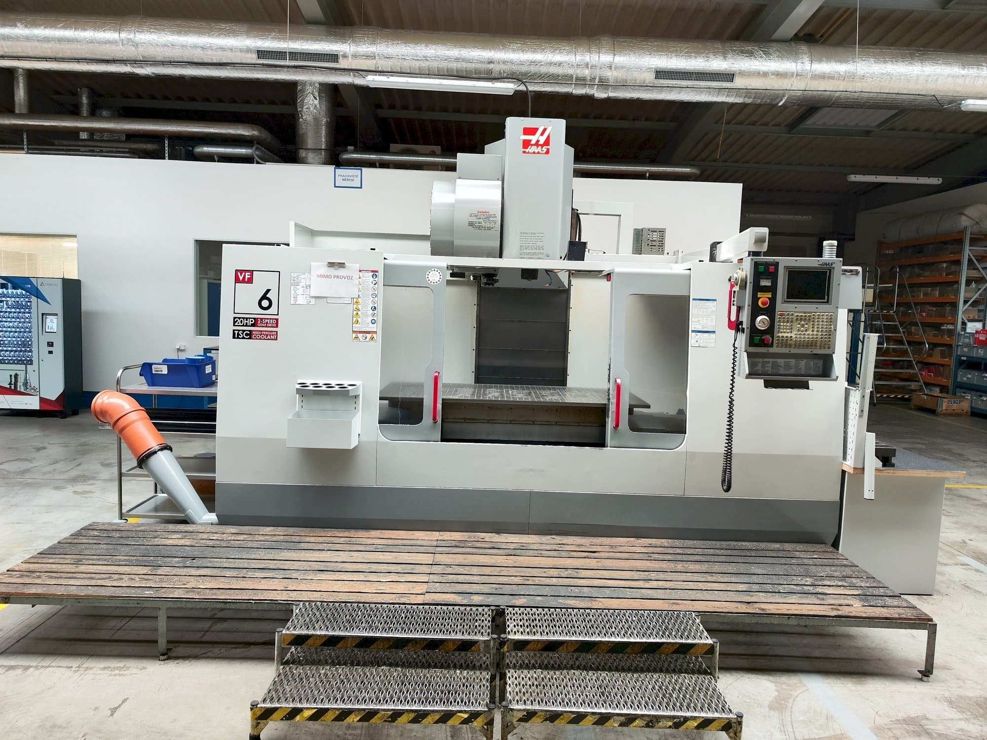 Вид станка HAAS VF-6  спереди