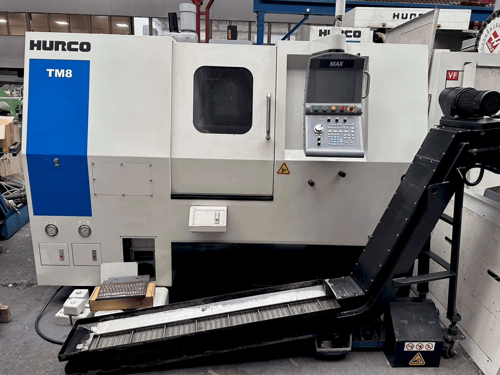 Вид станка Hurco TM8  спереди