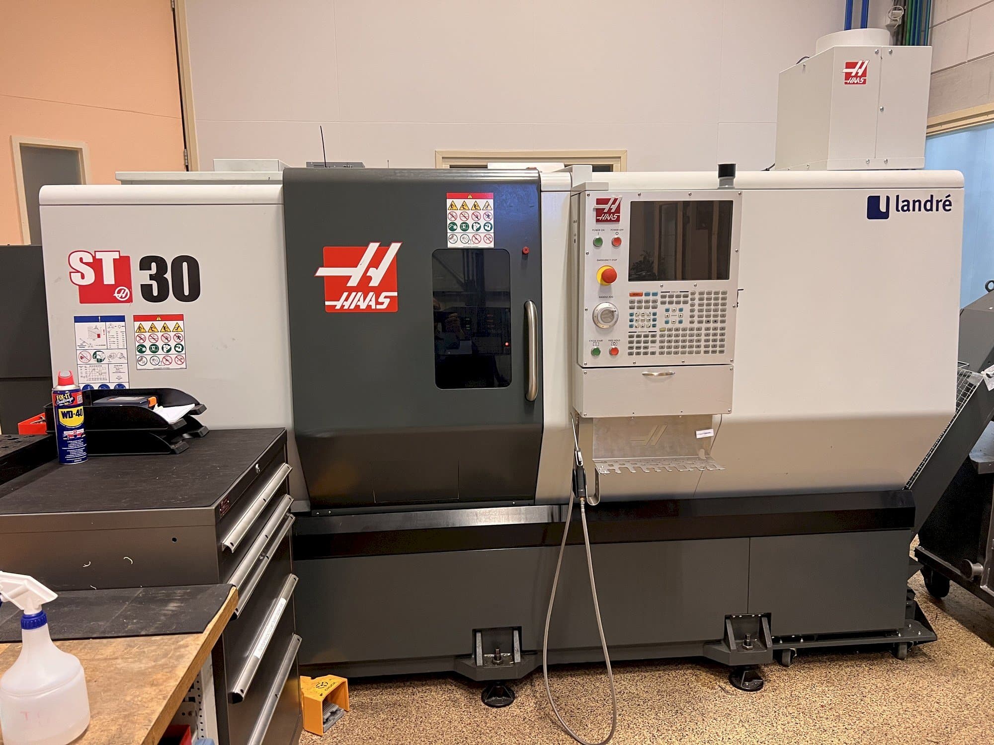 Вид станка HAAS ST30  спереди