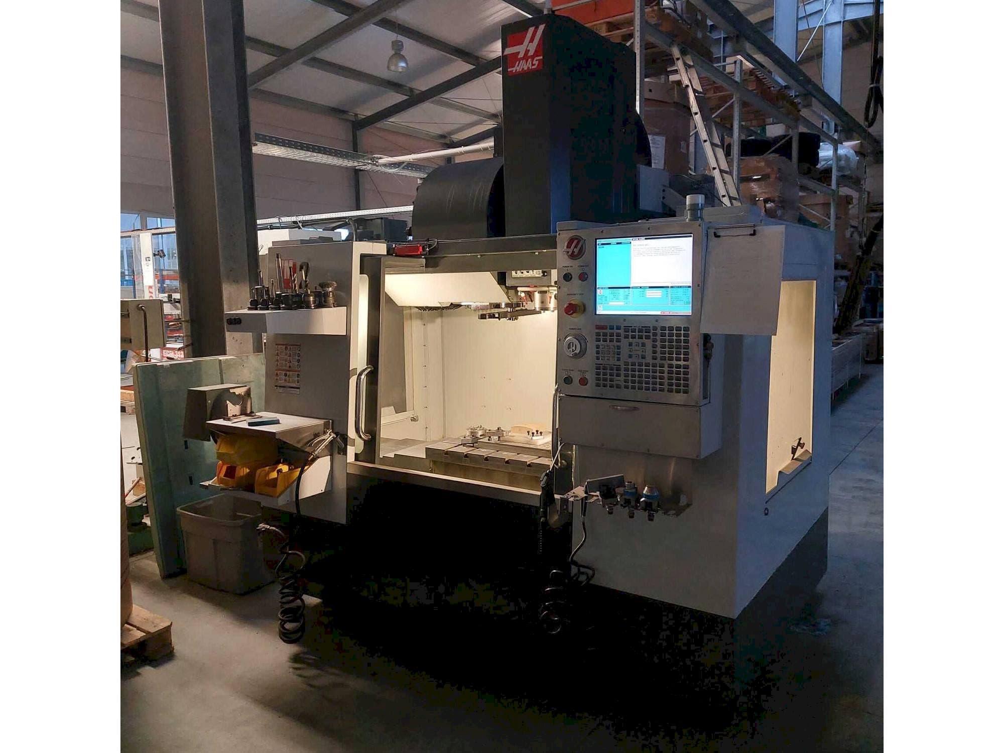 Вид станка HAAS VM-2  спереди