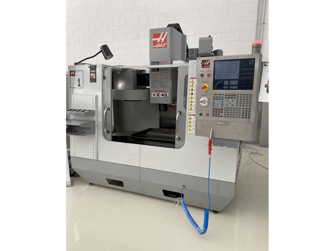 Вид станка HAAS VF-1  спереди