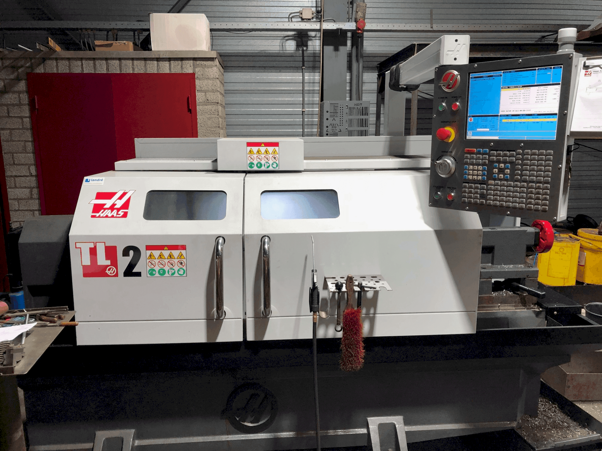 Вид станка HAAS TL-2  спереди