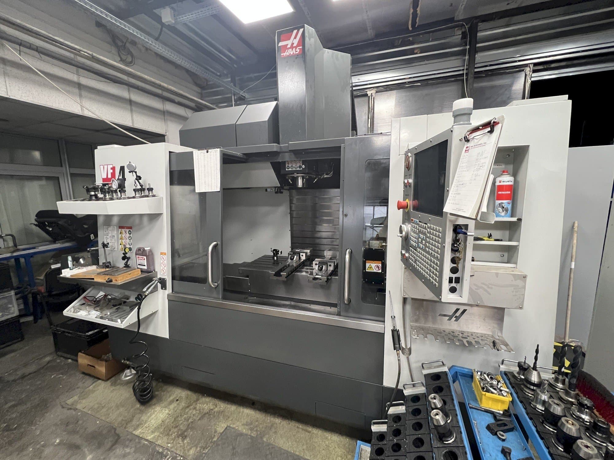 Вид станка HAAS VF-4  спереди