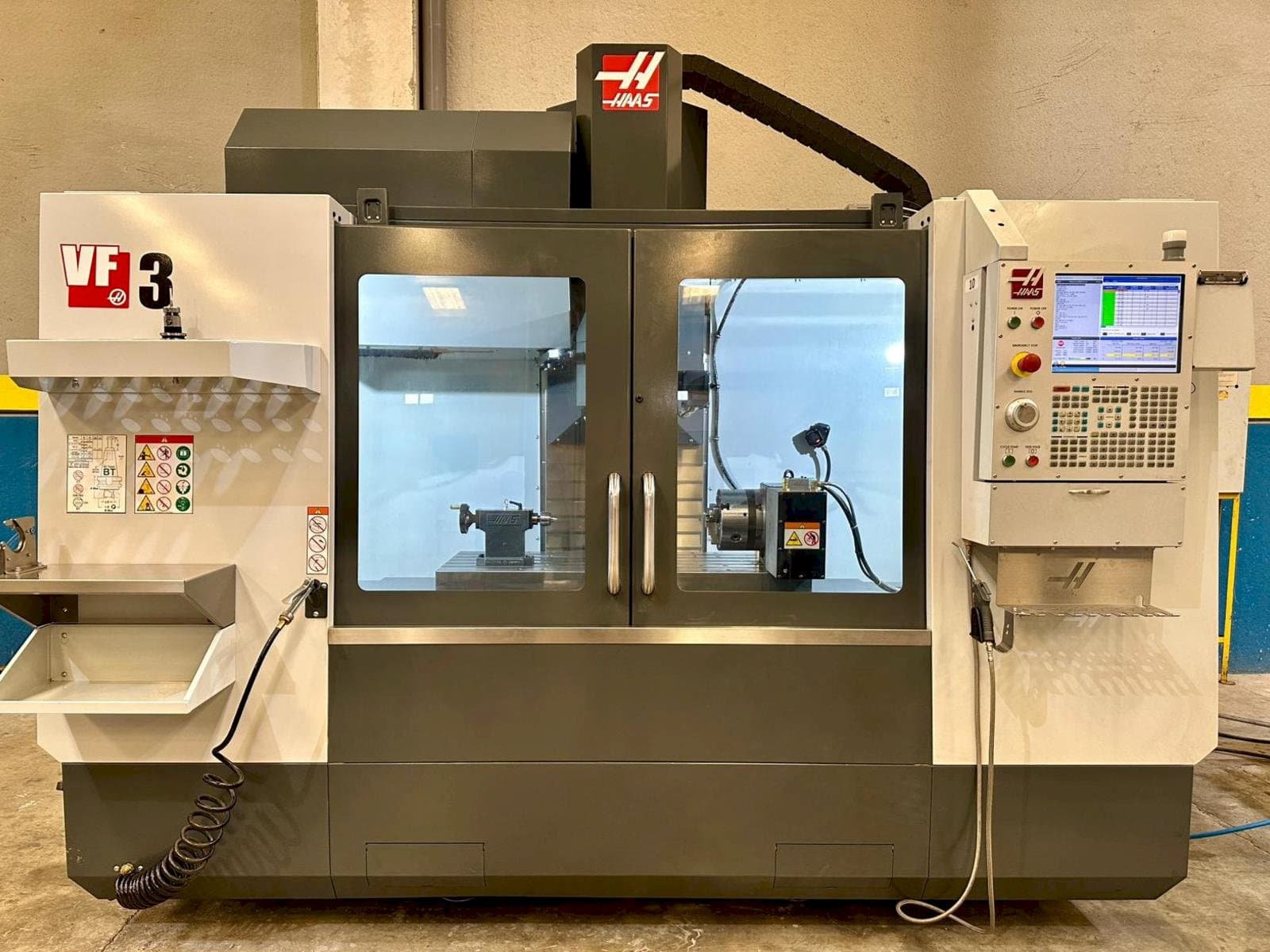 Вид станка HAAS VF-3  спереди