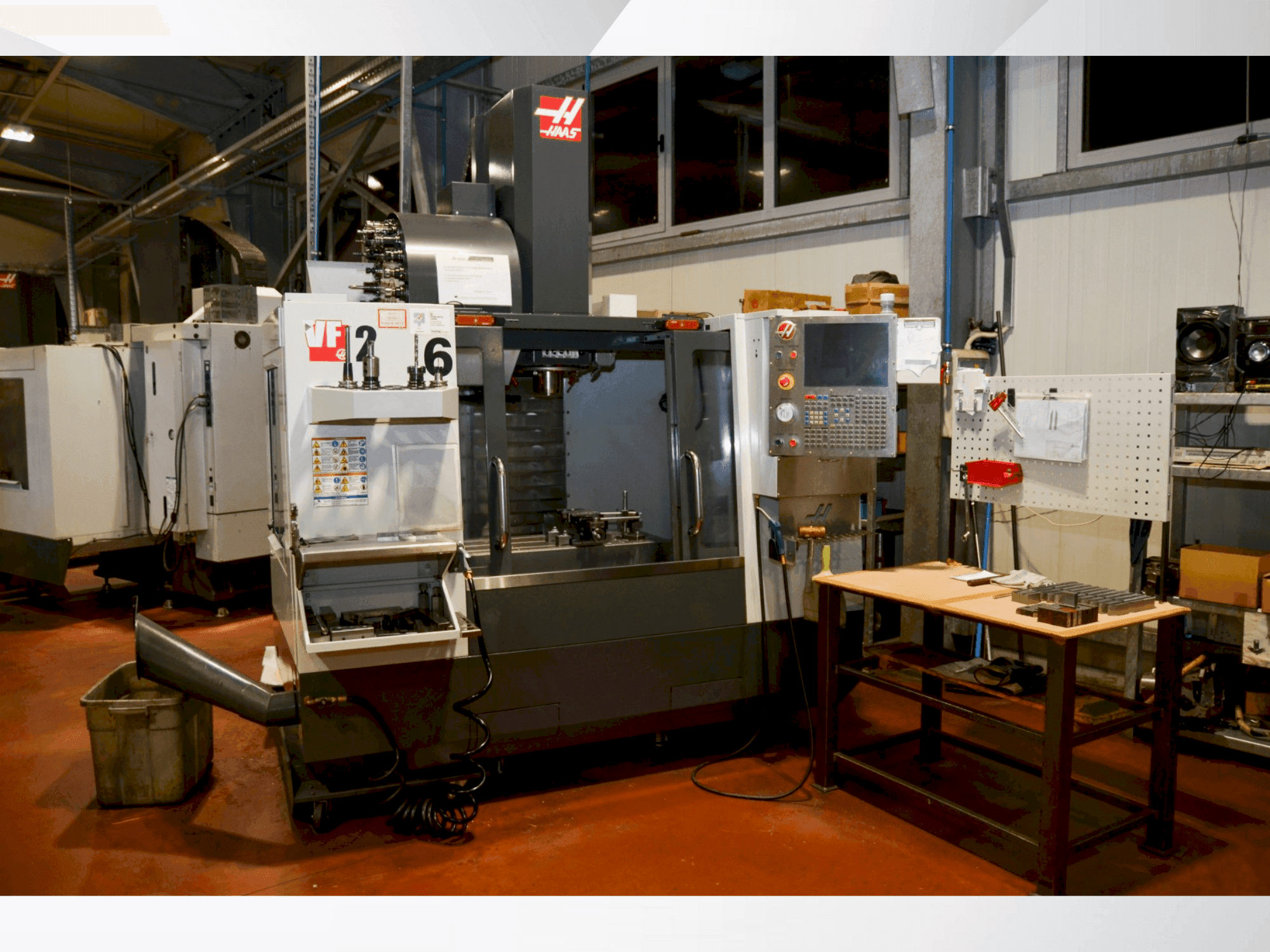 Вид станка HAAS VF 2  спереди