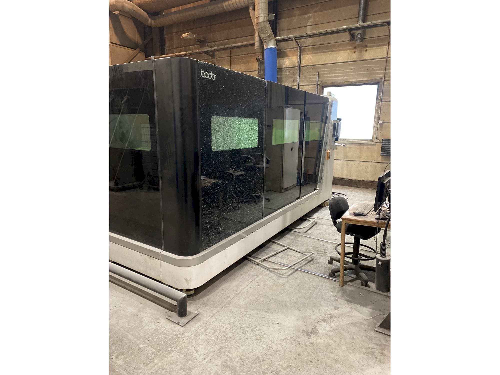 Вид станка Bodor S2040 спереди