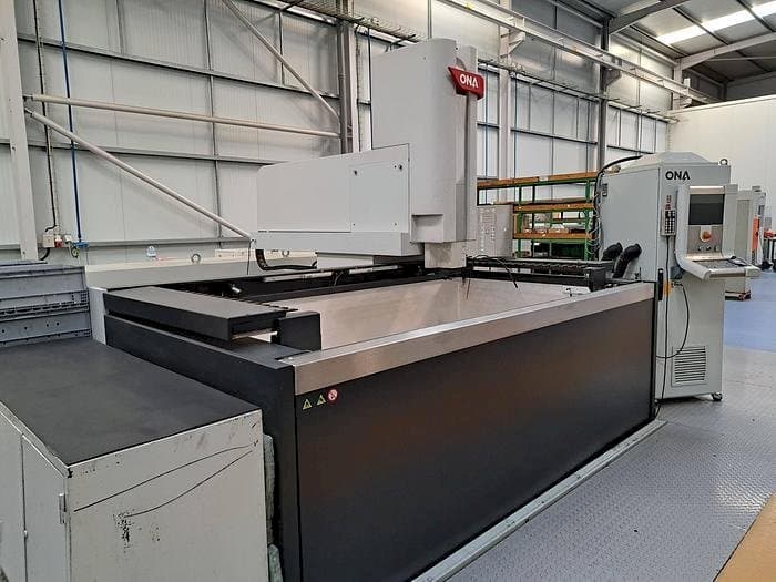 Вид станка ONA QX8 B1 L спереди