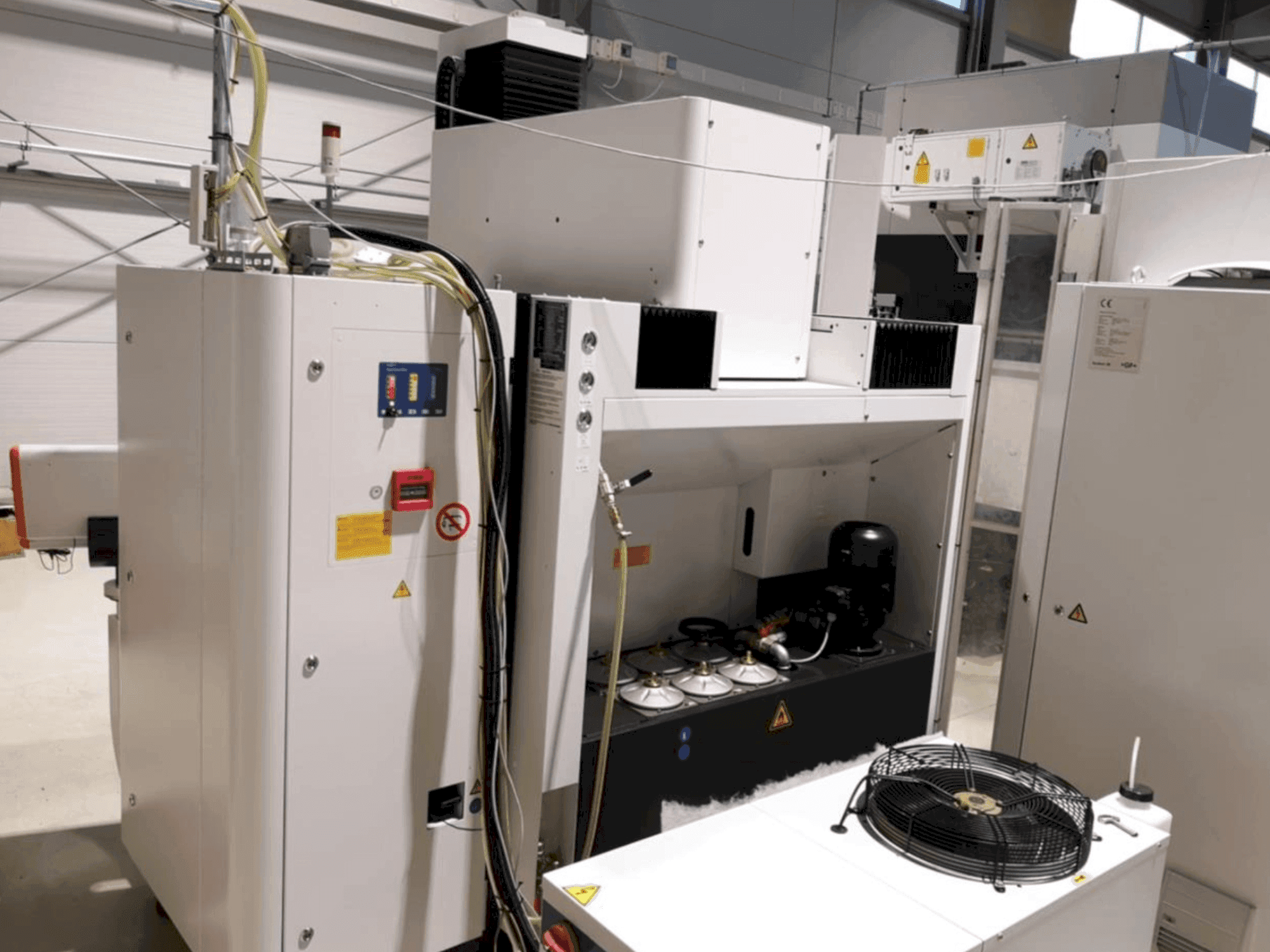 Вид станка AgieCharmilles FORM P 600 спереди