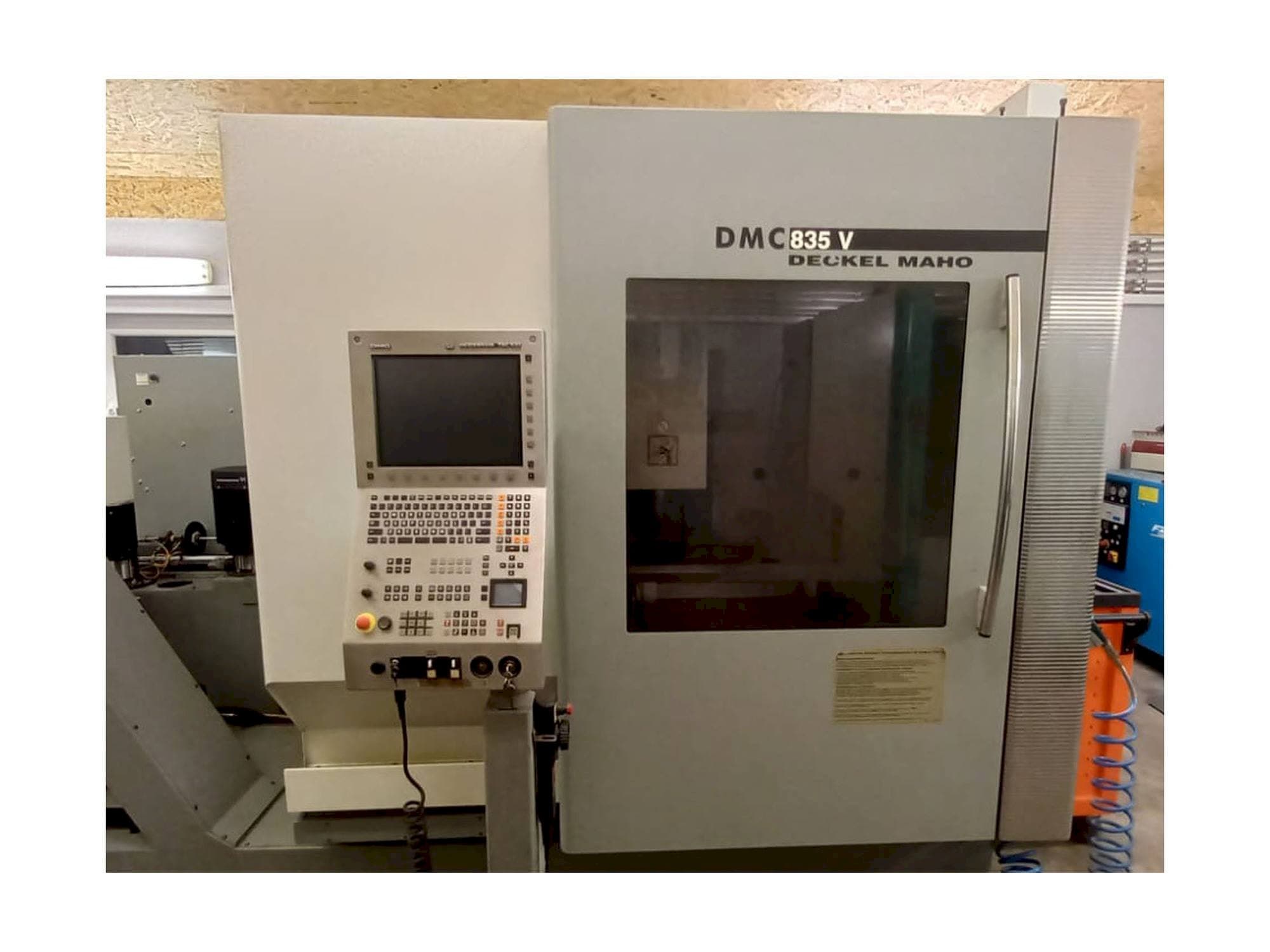 Вид станка DMG Deckel Maho DMC 835 V спереди