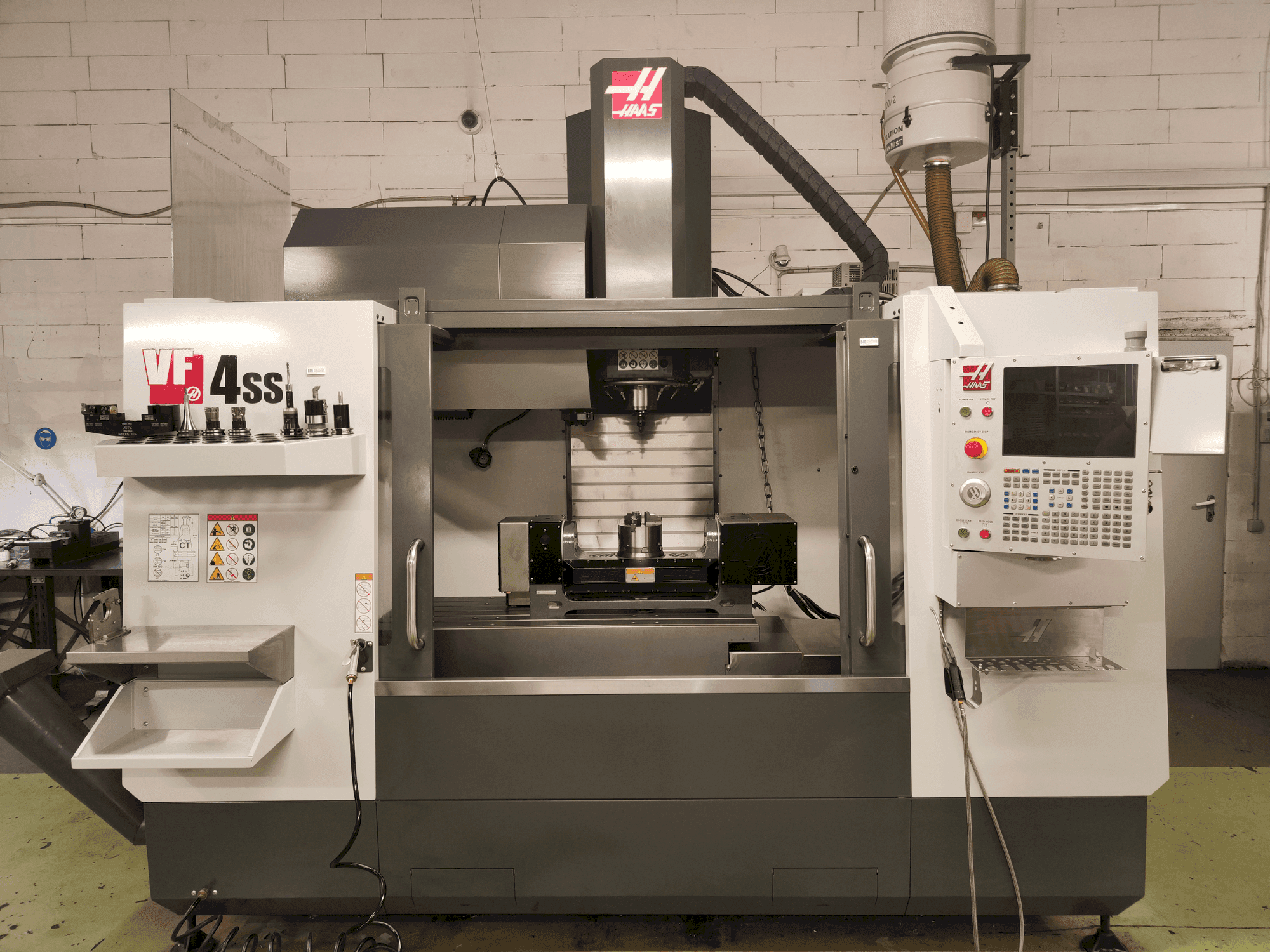 Вид станка HAAS VF-4SS спереди