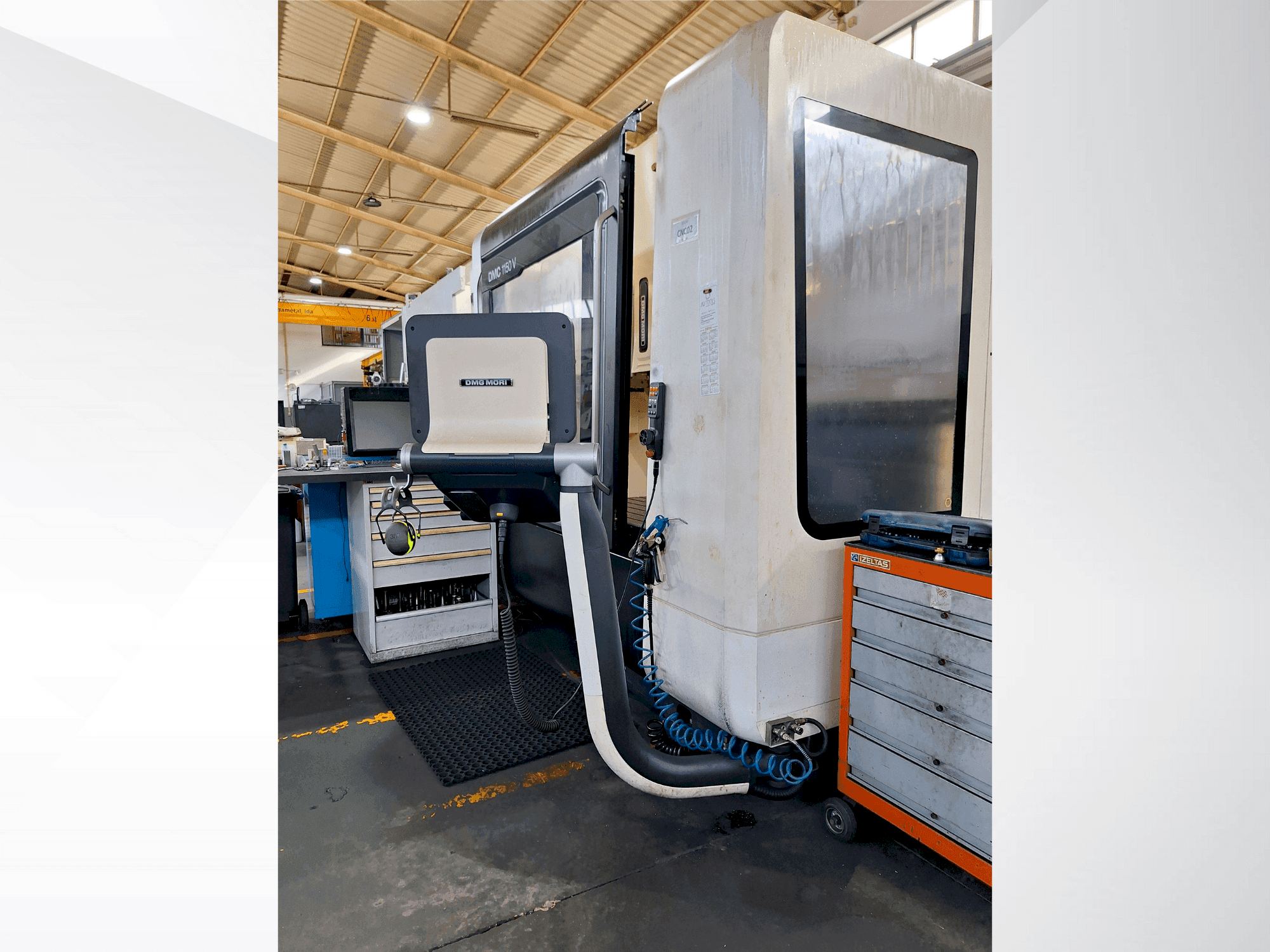 Вид станка DMG MORI DMC 1150 V  спереди