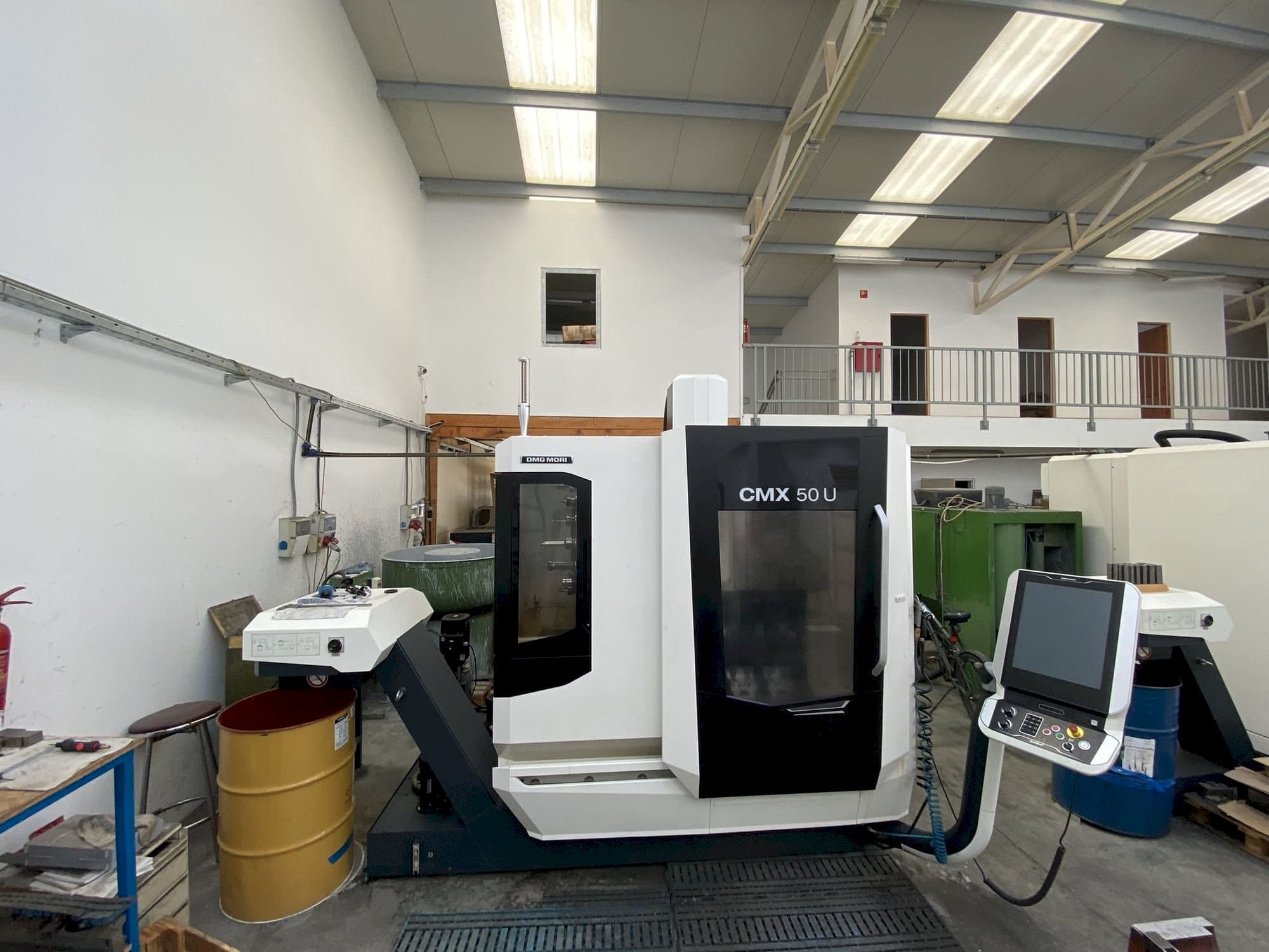 Вид станка DMG MORI CMX 50 U  спереди