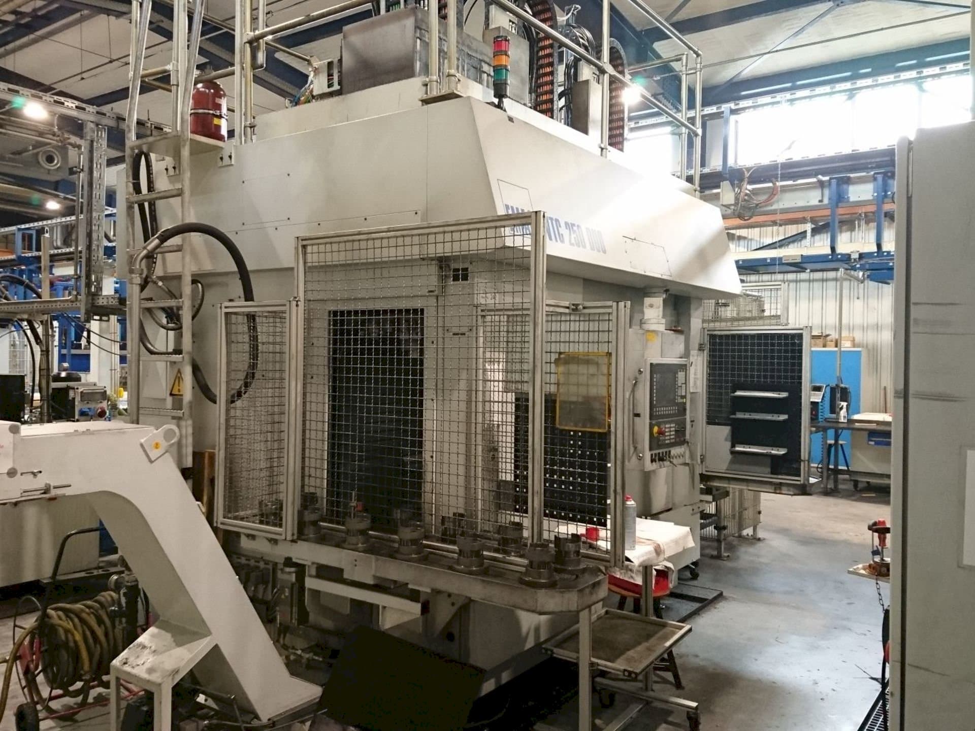 Вид станка EMAG VTC 250 DUO спереди