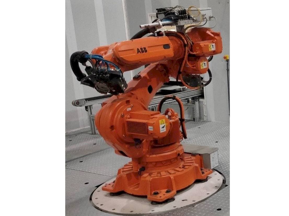 Вид станка ABB IRB 6620-150/2.2 спереди