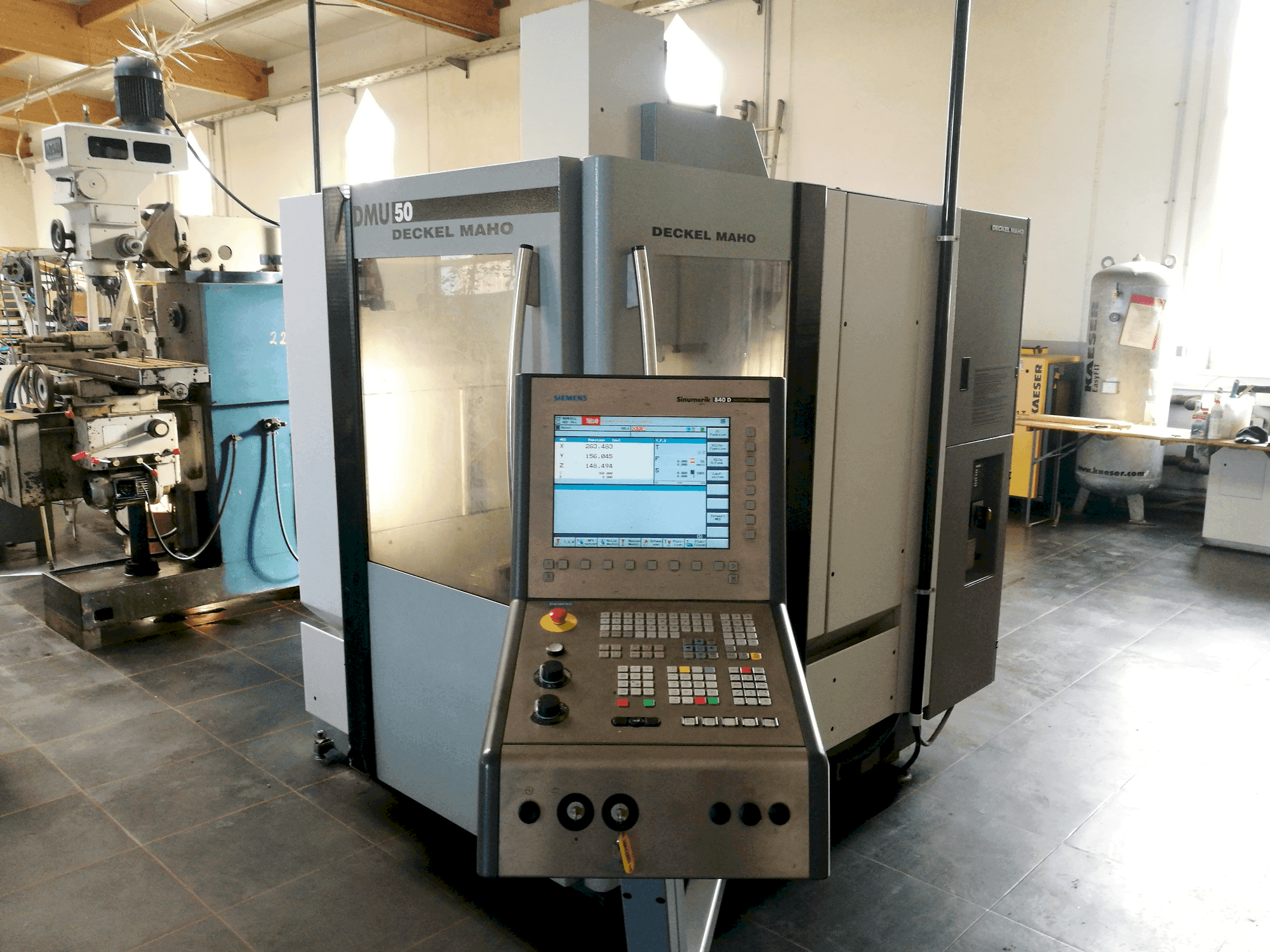 Вид станка DECKEL MAHO DMU 50  спереди