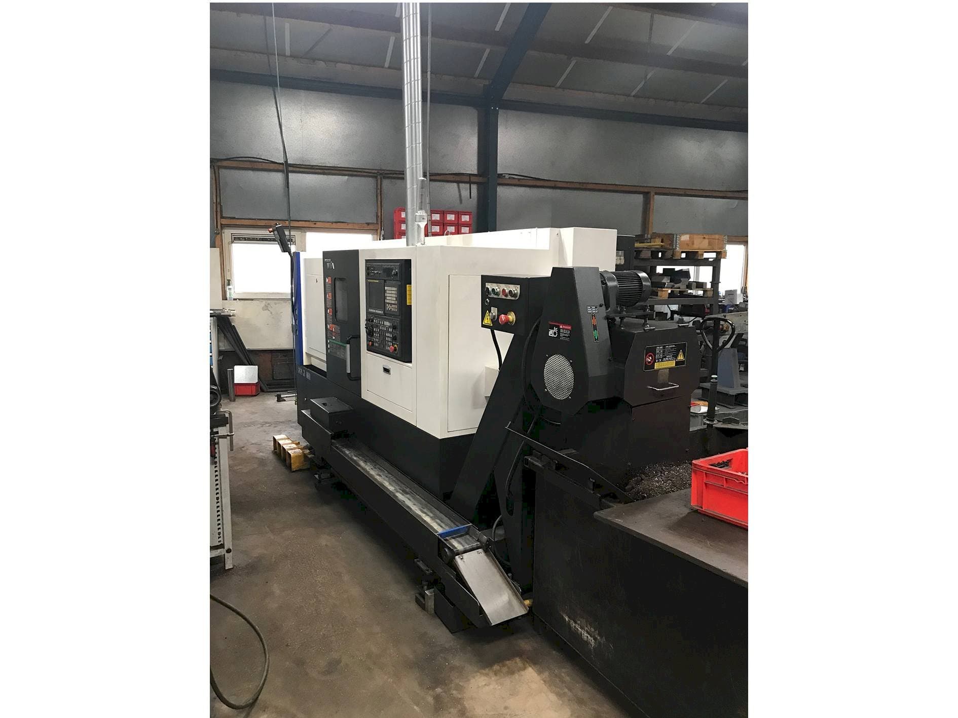 Вид станка Hyundai Wia L230LMSA спереди