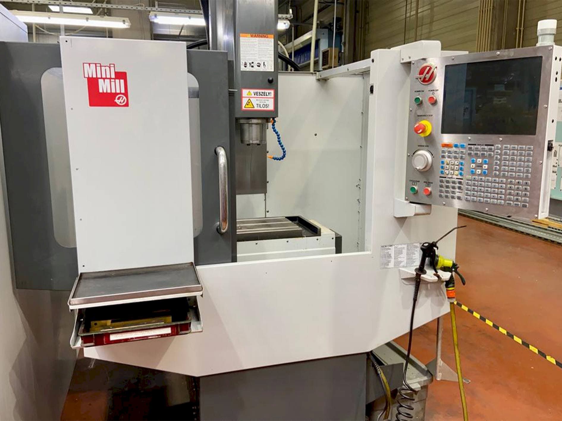 Вид станка HAAS MINIMILL спереди