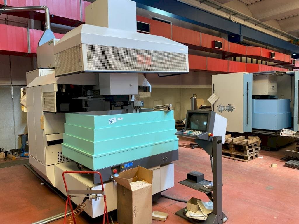 Вид станка AGIE AGIETRON INTEGRAL 3 спереди