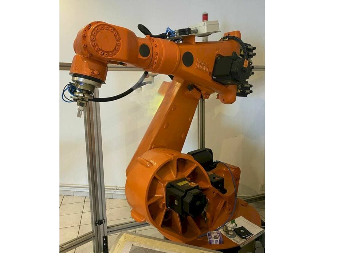 Вид станка KUKA KR150L150SP/2  спереди