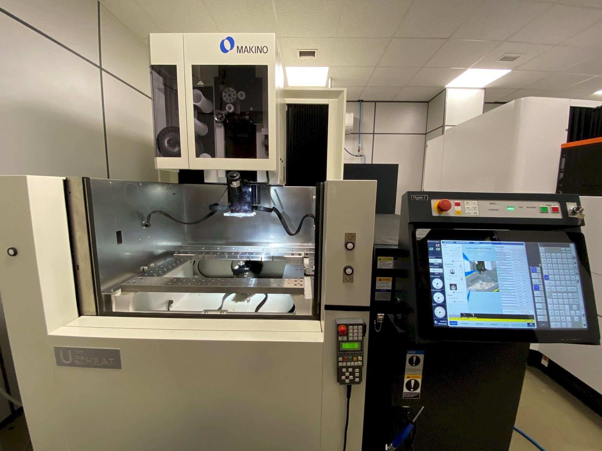 Вид станка Makino U6 H.E.A.T. спереди