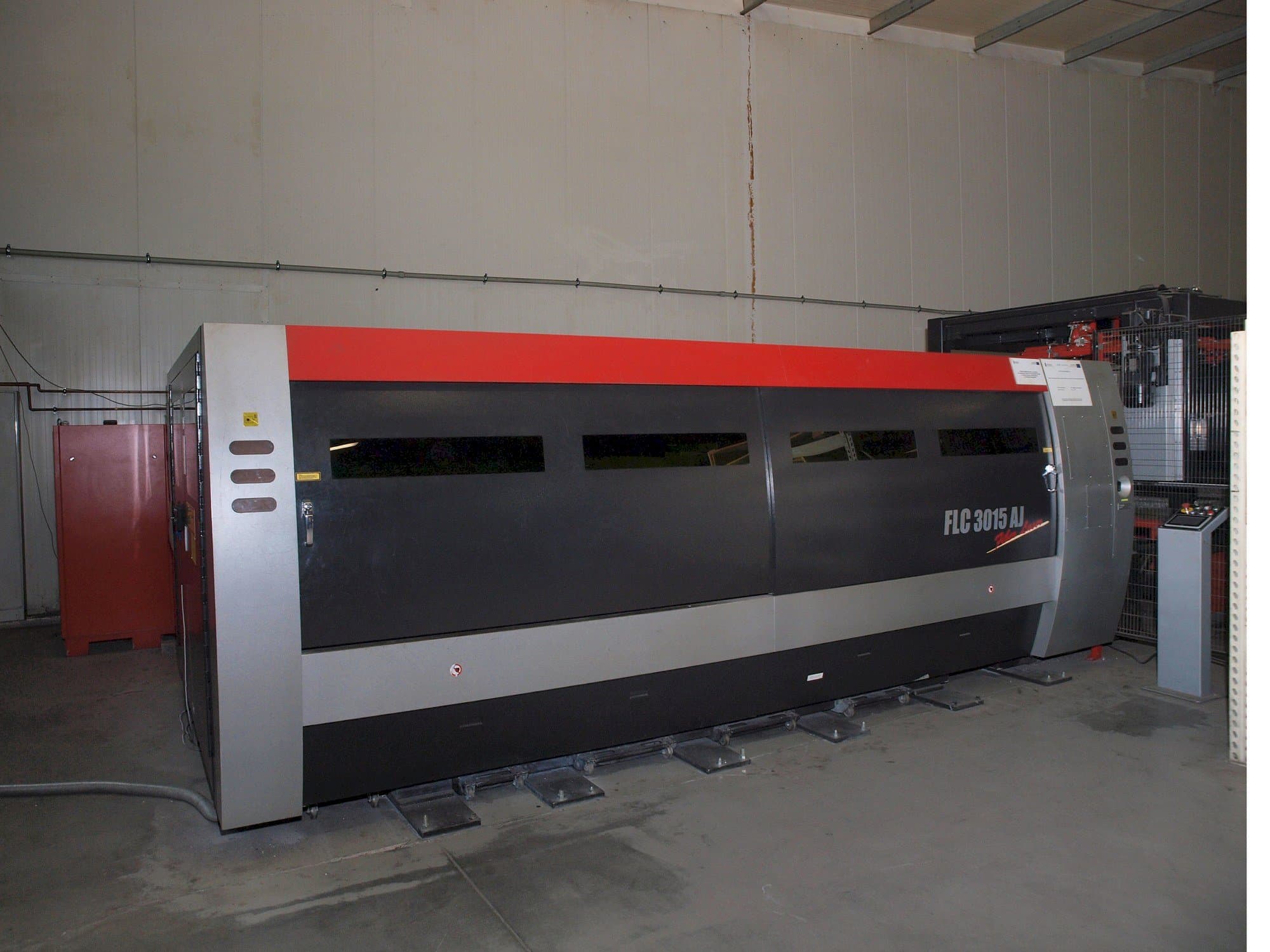 Вид станка AMADA LC-3015 AJ 2kW Fiber laser спереди