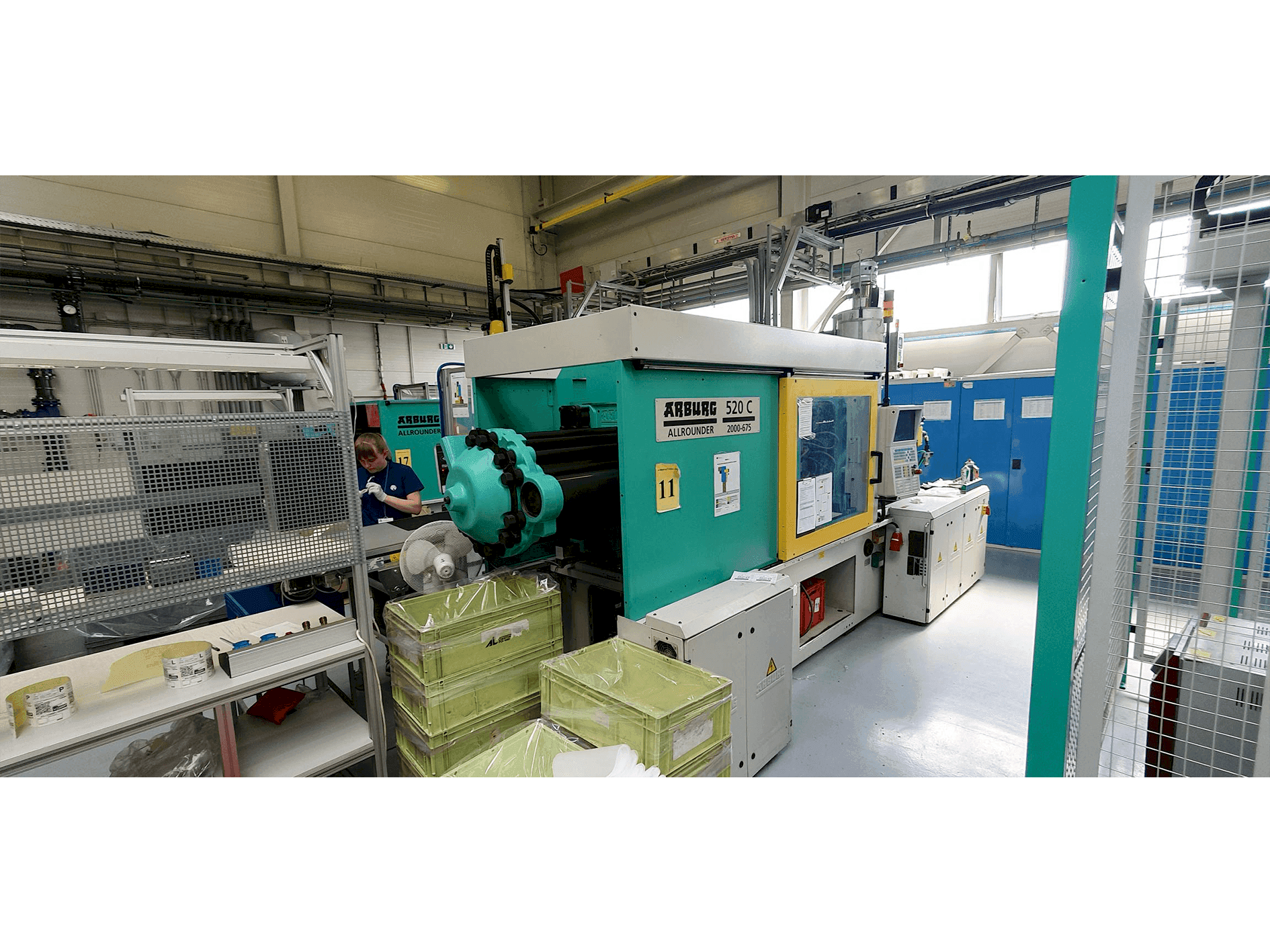 Вид станка Arburg Allrounder 520 C 2000-675 спереди