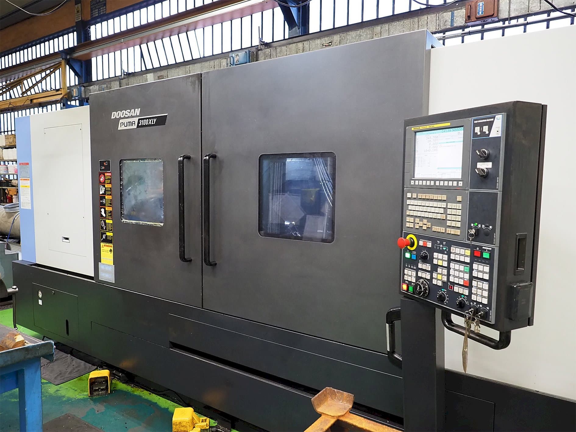 Вид станка Doosan Puma 3100XLY спереди