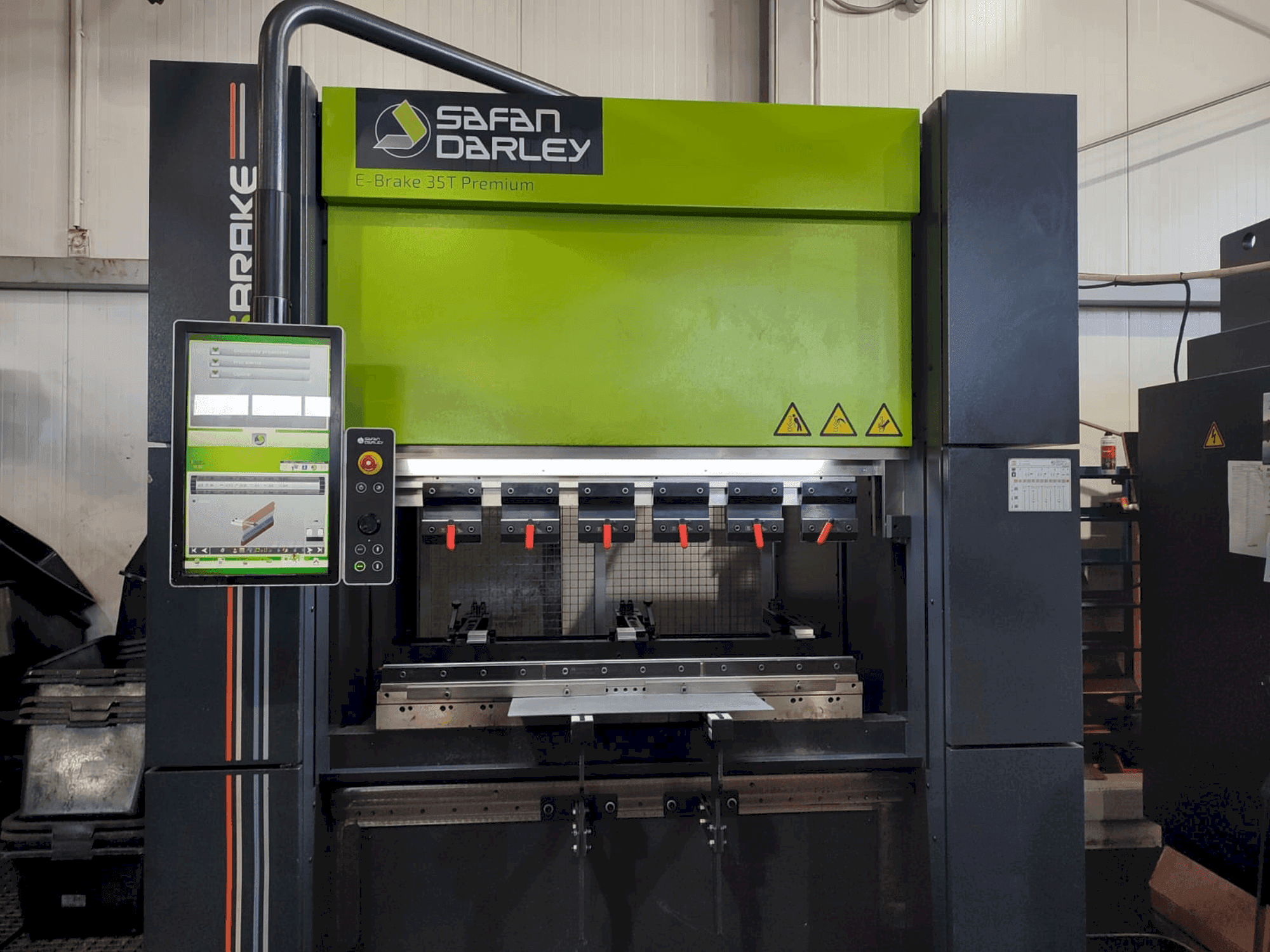 Вид станка Safan E-Brake Premium 35-1250  спереди