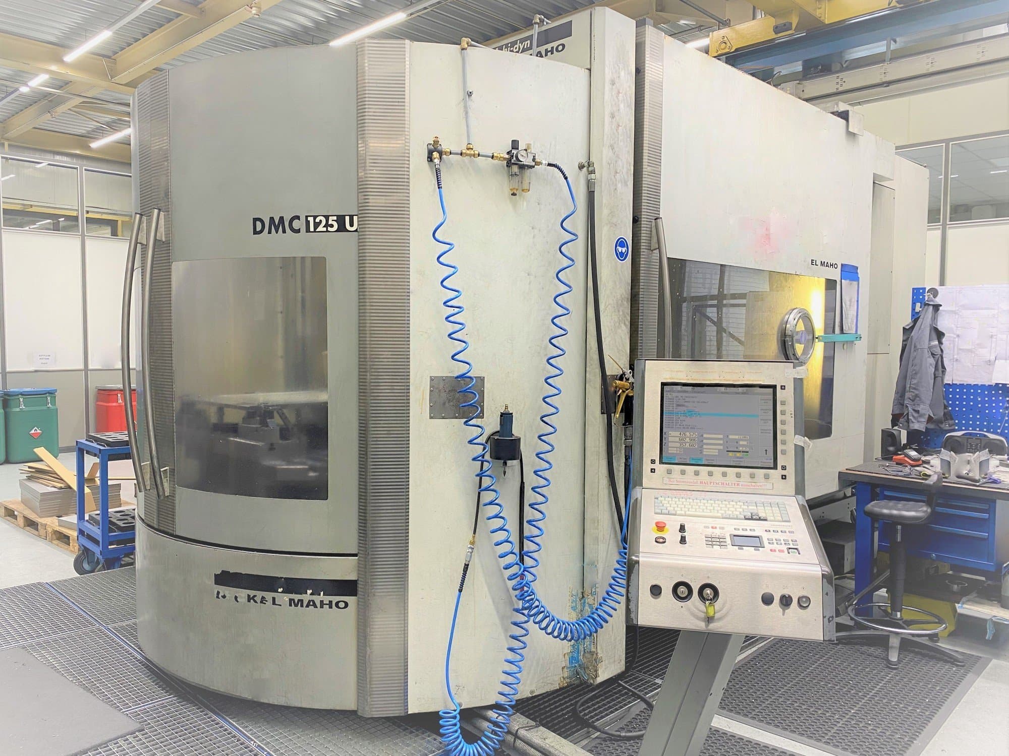 Вид станка DECKEL MAHO DMC 125U hi-dyn спереди