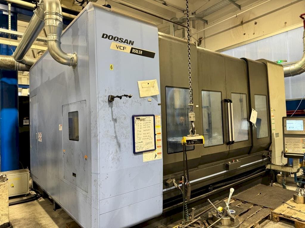 Вид станка DOOSAN VCF 850 LSR спереди