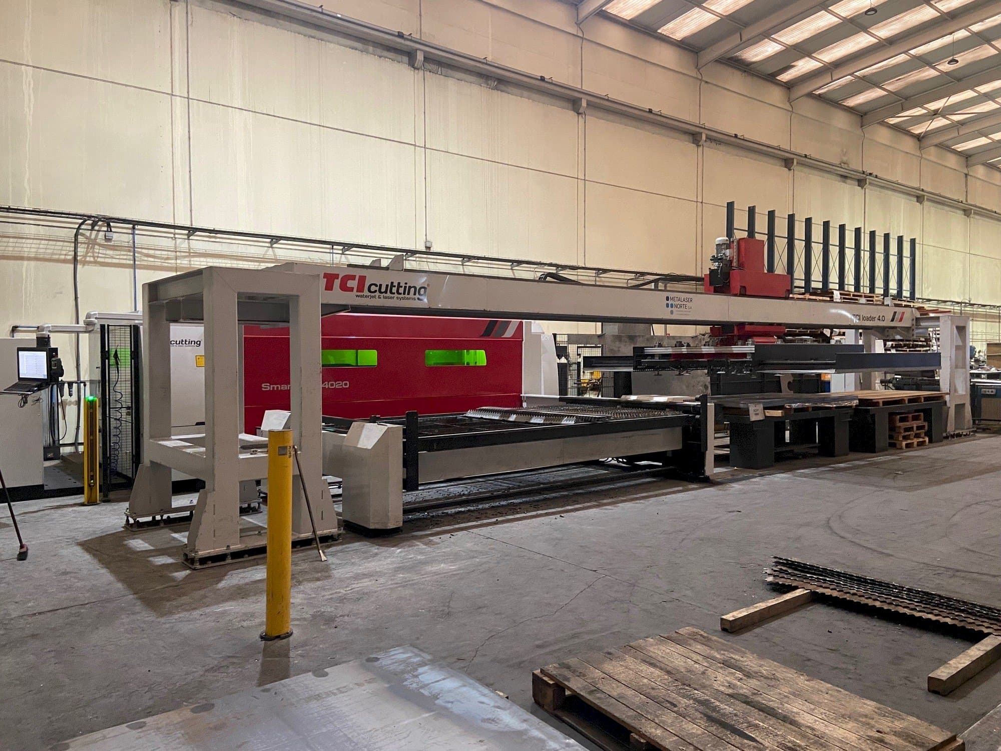 Вид станка TCI Smartline Fiber 4020 спереди