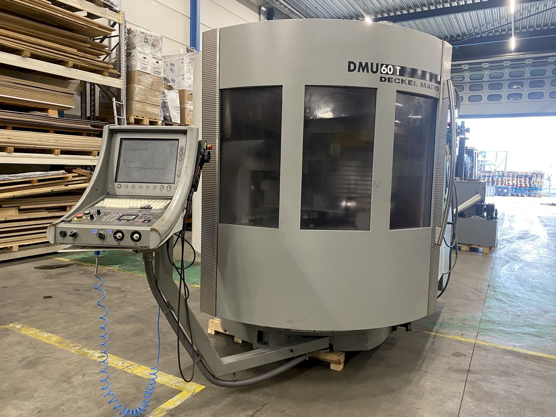 Вид станка DECKEL MAHO DMU60T спереди