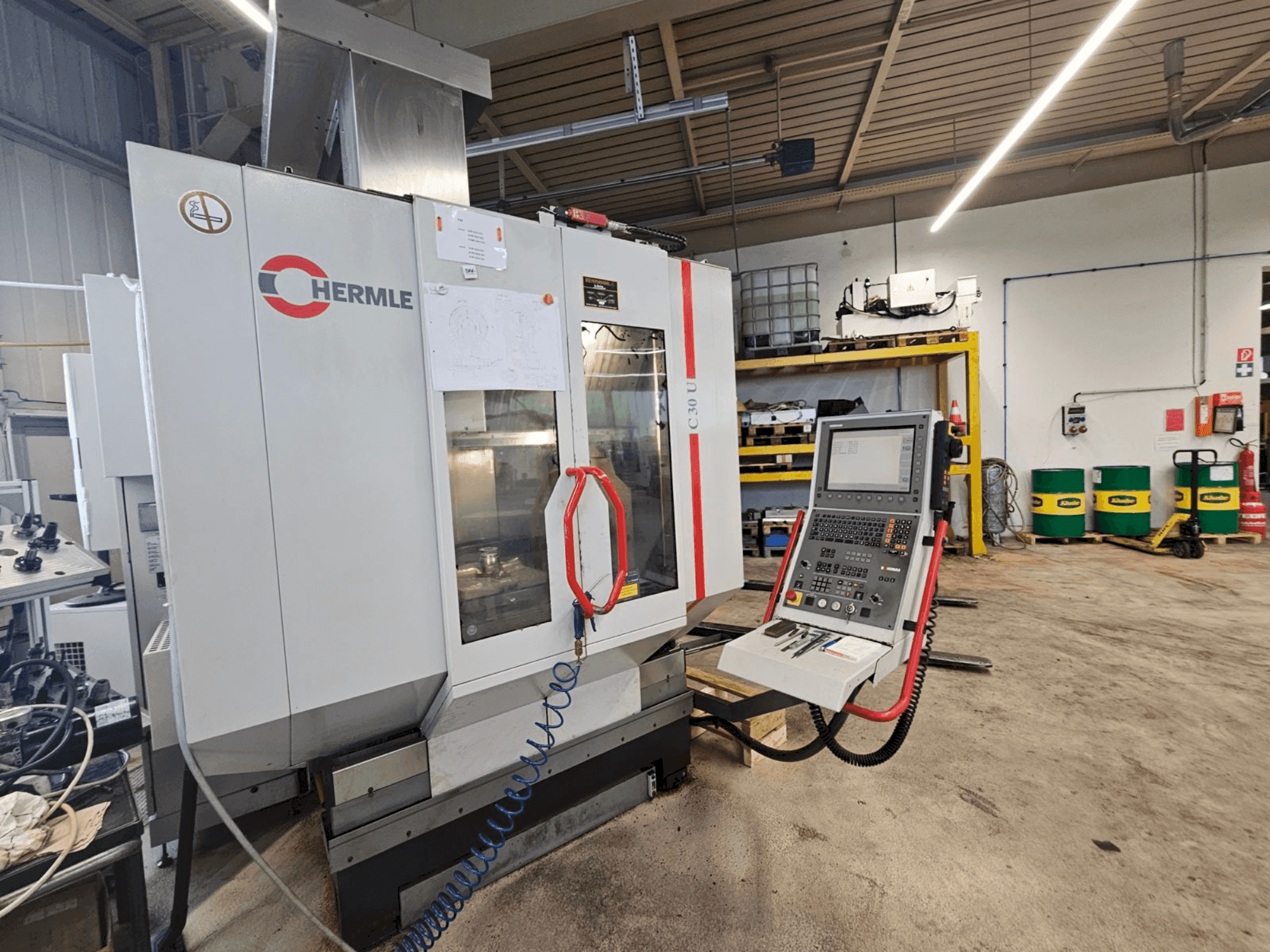 Вид станка HERMLE C 30 U спереди