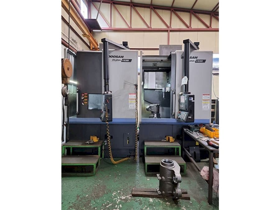 Вид станка Doosan Puma V8300 спереди