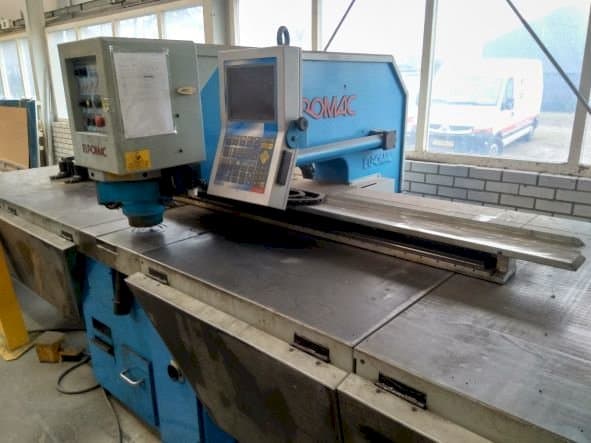 Вид станка Euromac CX 1000/30 спереди