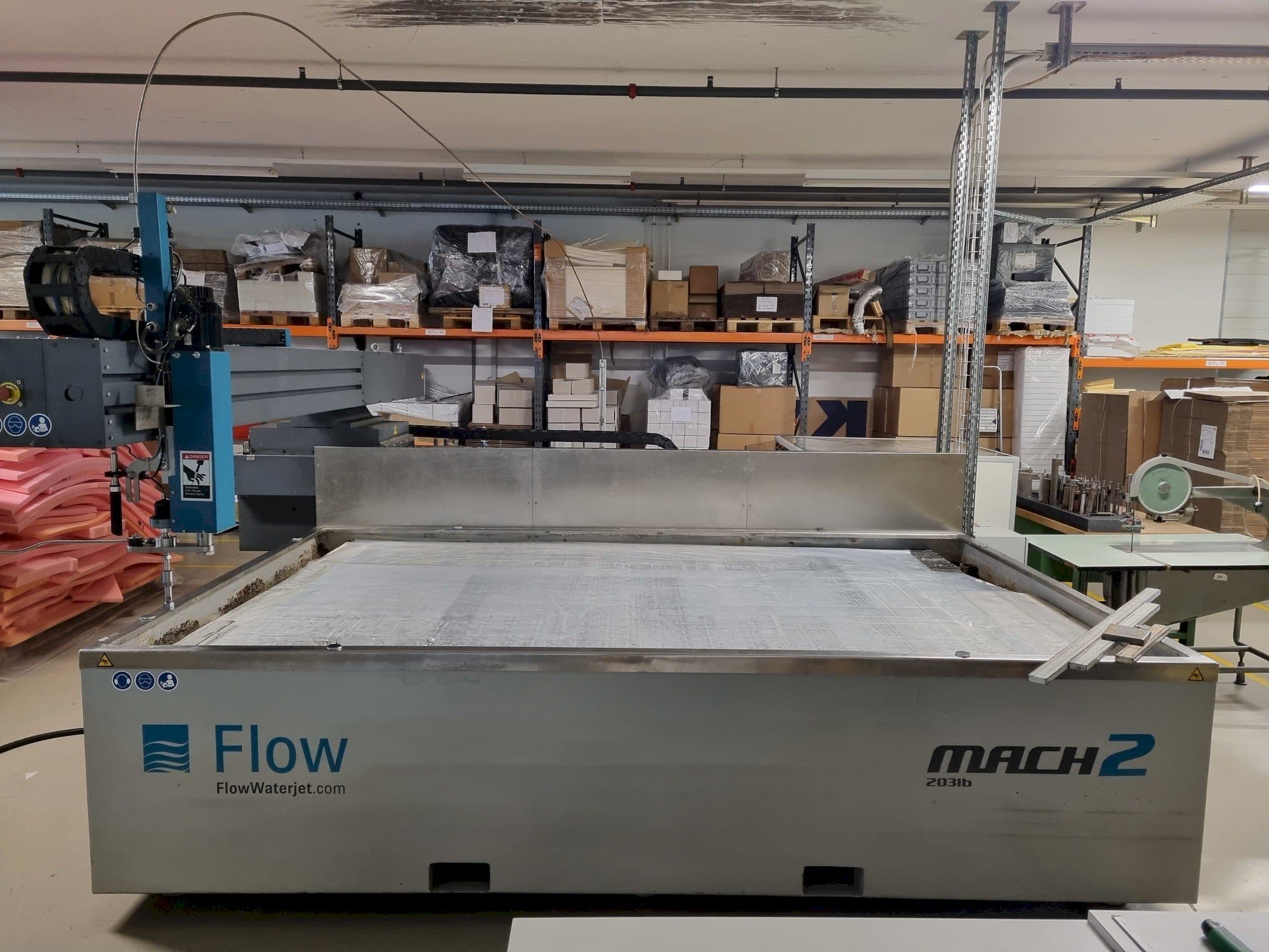 Вид станка Flow M2 3120 B спереди