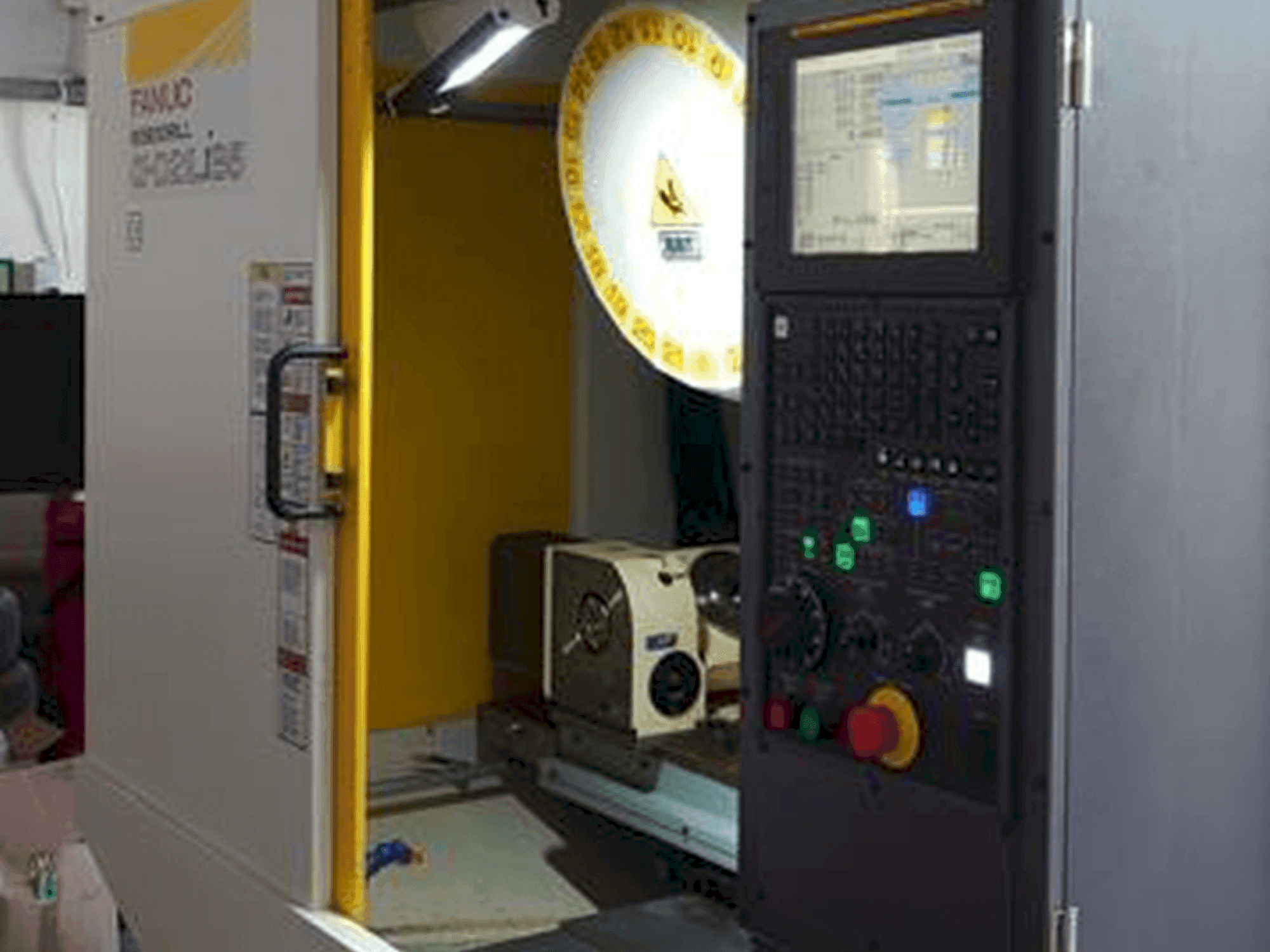 Вид станка FANUC ROBODRILL α-D21LiB5  спереди