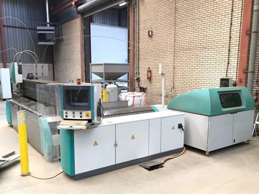 Вид станка Flow WMC 3020 спереди