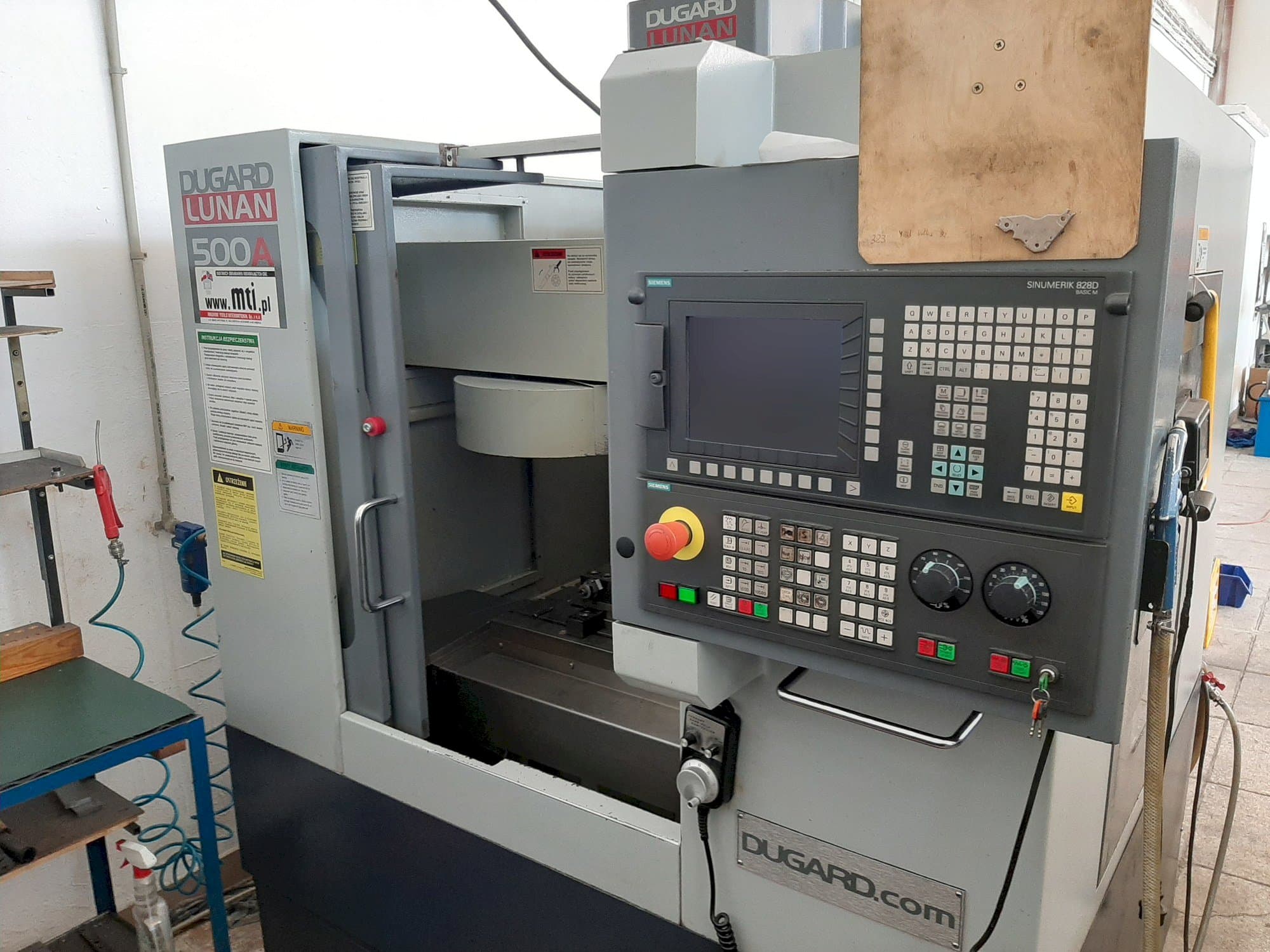 Вид станка Dugard LUNAN 500A спереди