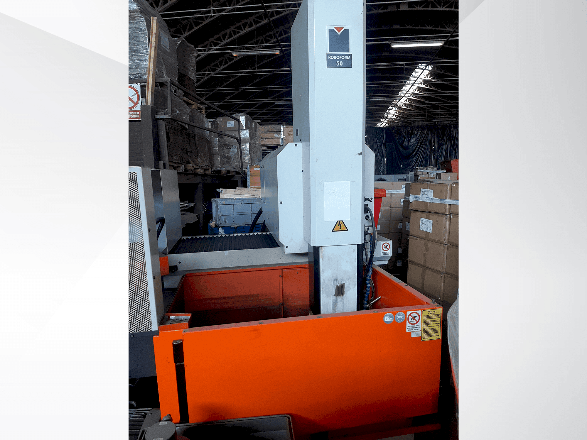 Вид станка CHARMILLES ROBOFORM 50  спереди