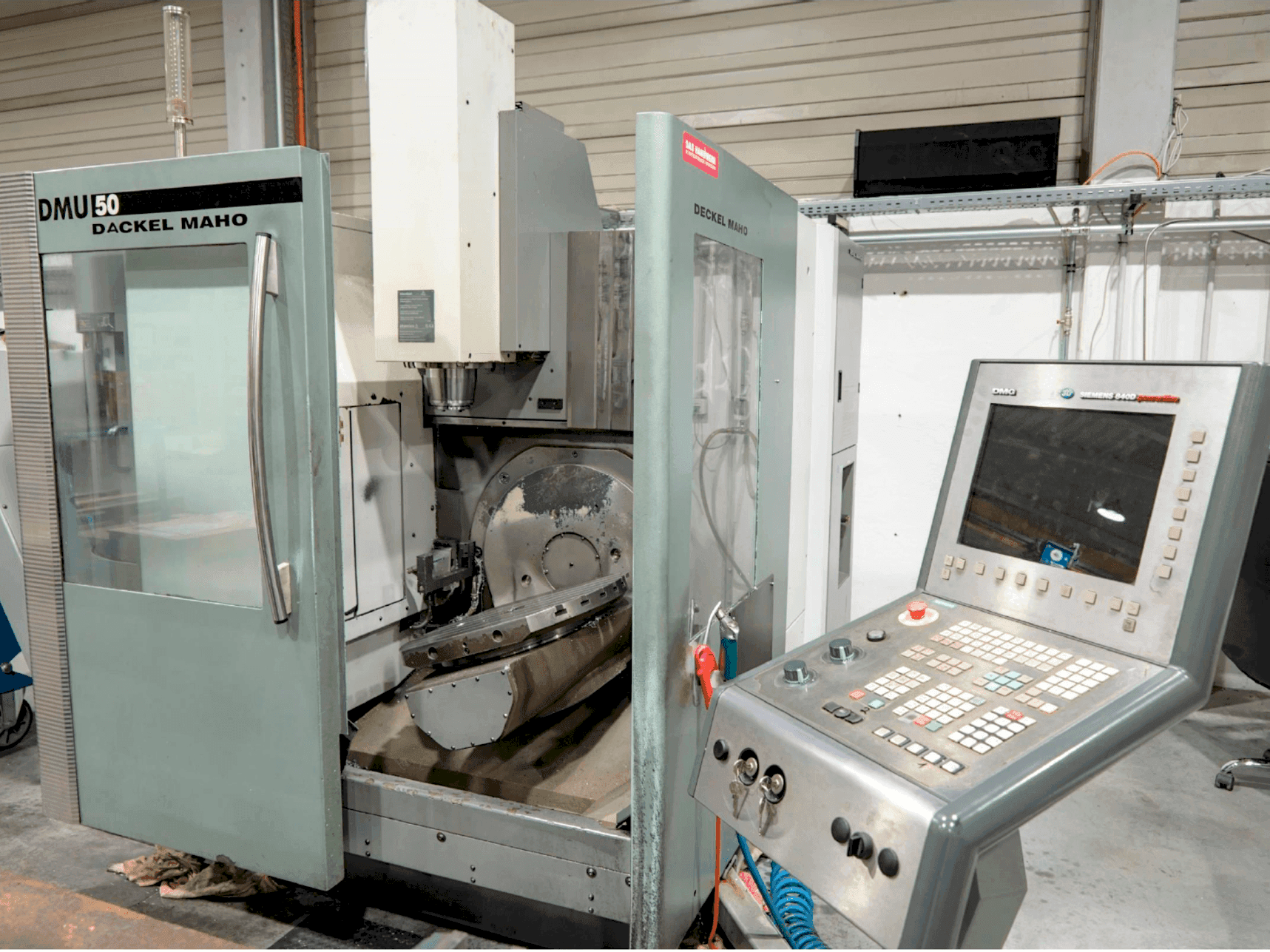 Вид станка DMG DMU 50 спереди