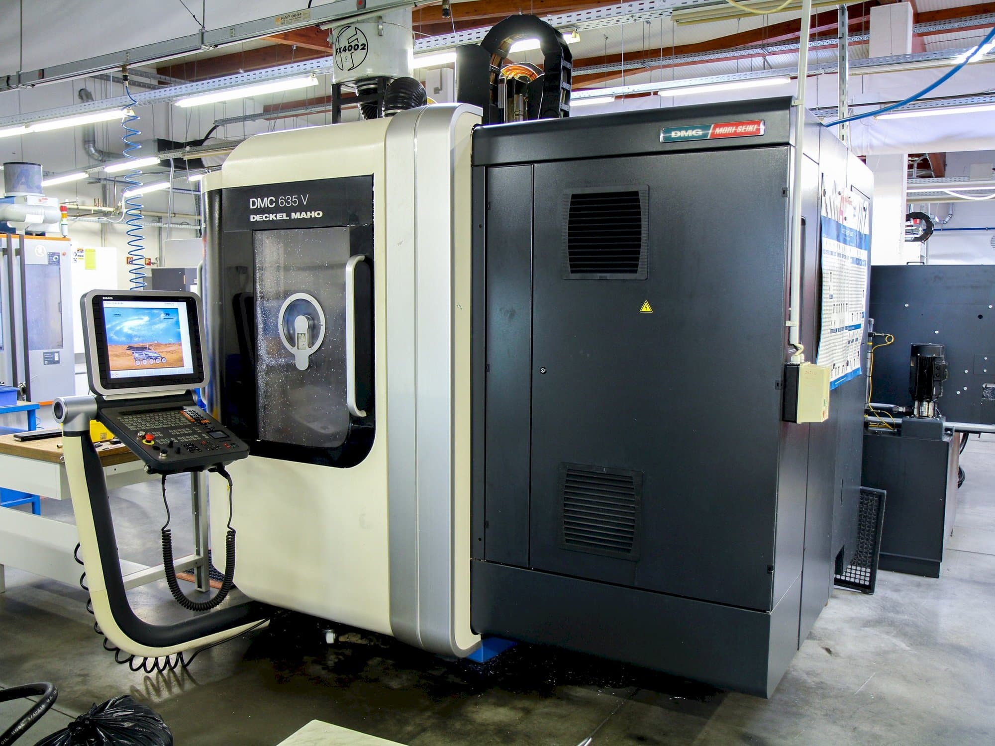 Вид станка DMG MORI DMC 635V PW спереди