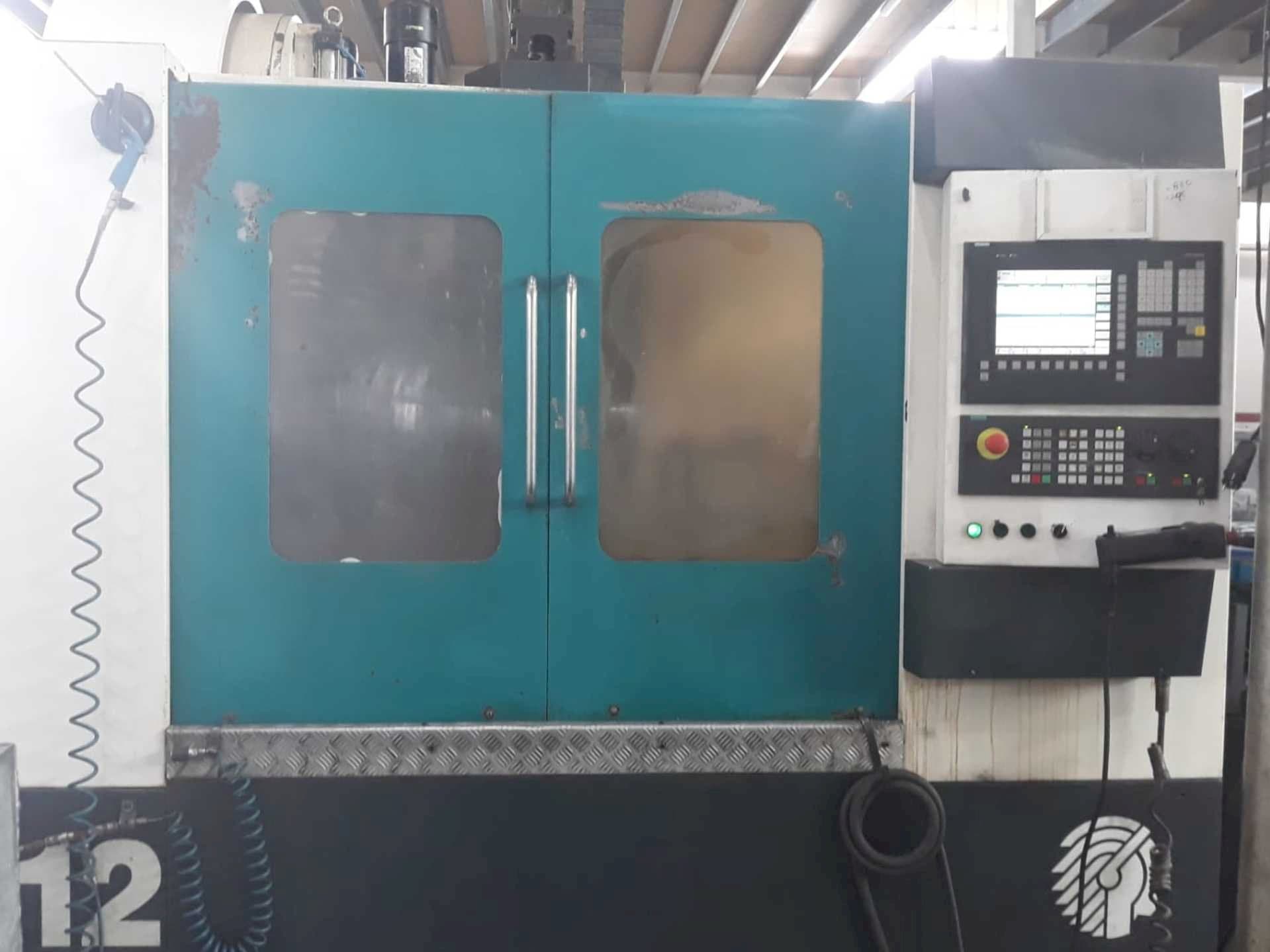 Вид станка Huron VX12 спереди