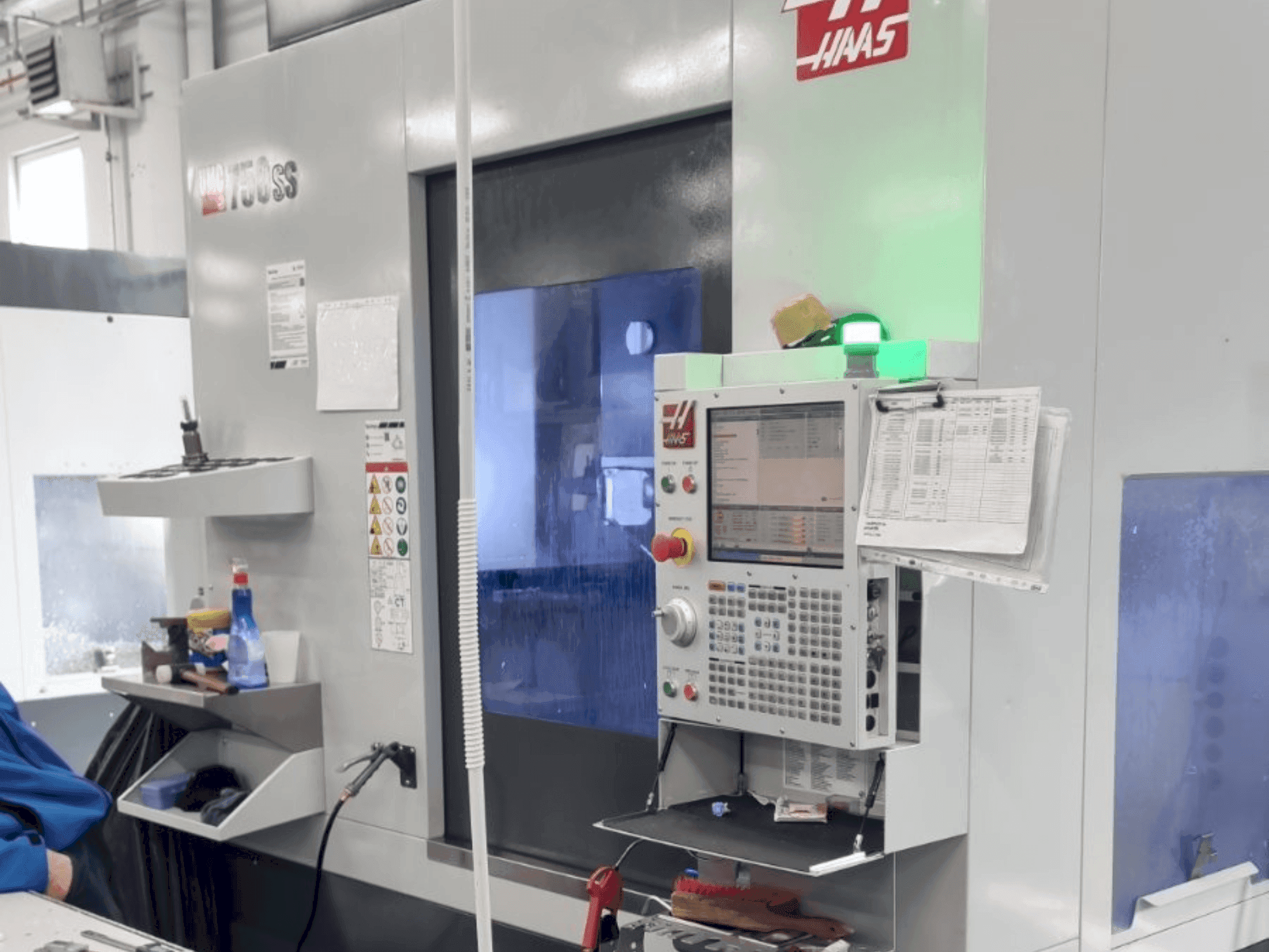 Вид станка HAAS UMC-750SS  спереди