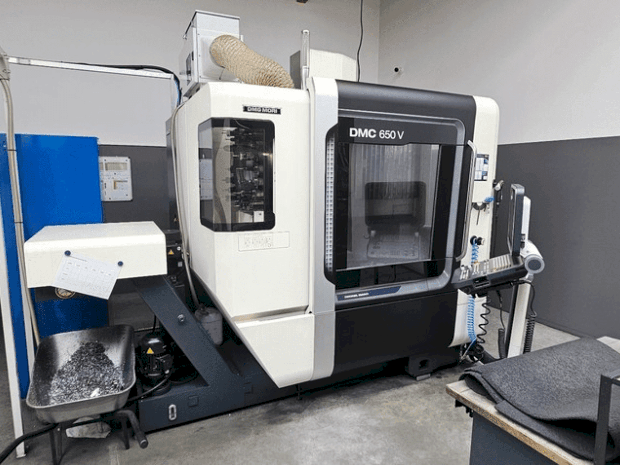 Вид станка DMG MORI DMC 650V спереди