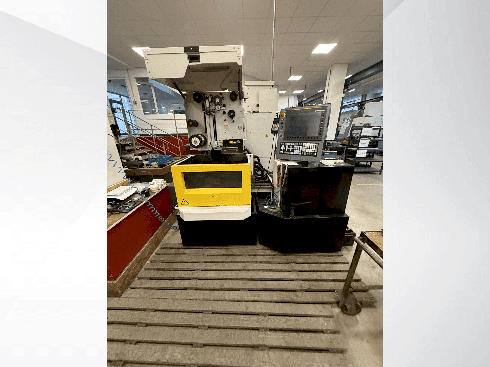 Вид станка FANUC Robocut alpha-C400iB  спереди