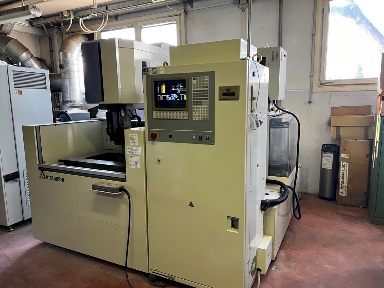 Вид станка Mitsubishi fx 20 спереди