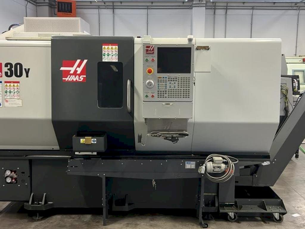 Вид станка HAAS DS30Y спереди
