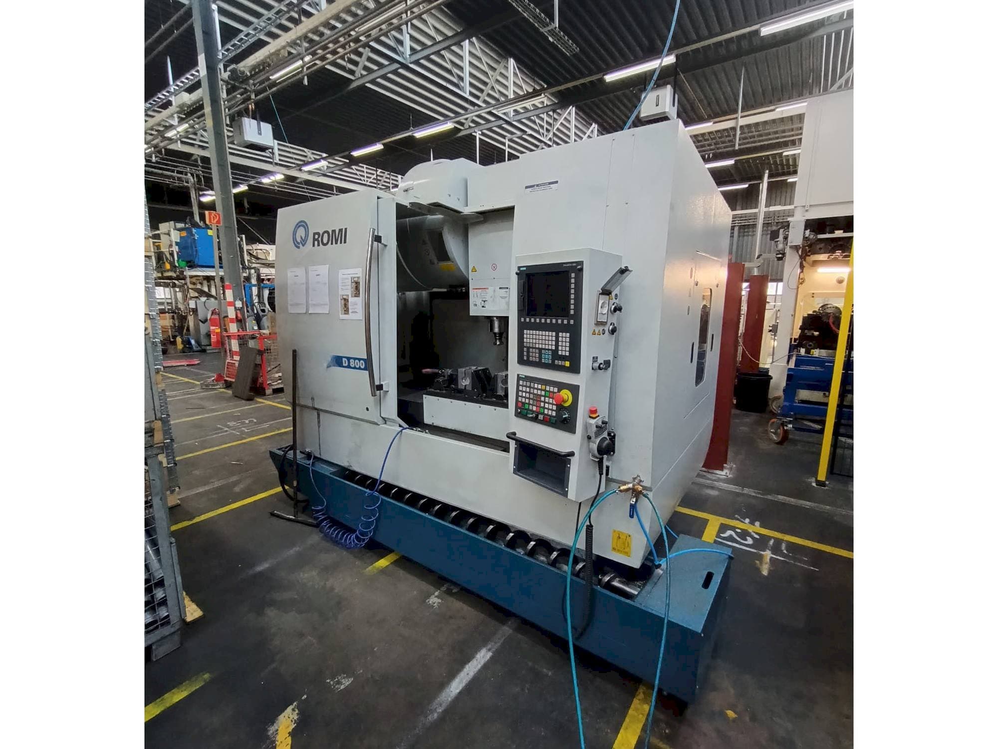 Вид станка Romi D800 спереди